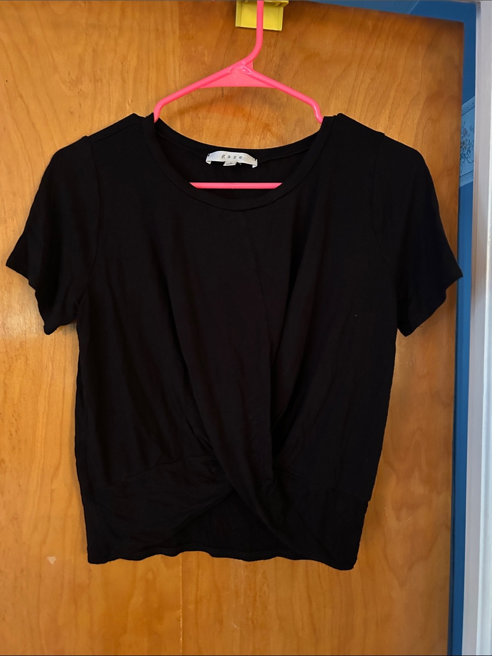 gaze Black Short Sleeve Twist-Front Tee